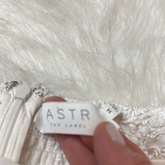 ASTR The Label White RAINA Off the Shoulder Crinkle Dress Size Medium - Picture 6 of 10